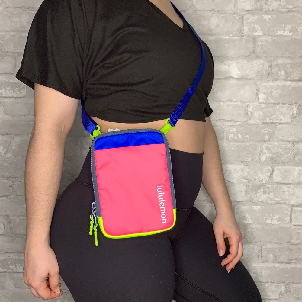 Lululemon Easy Access Crossbody Bag NWT - Picture 4 of 16